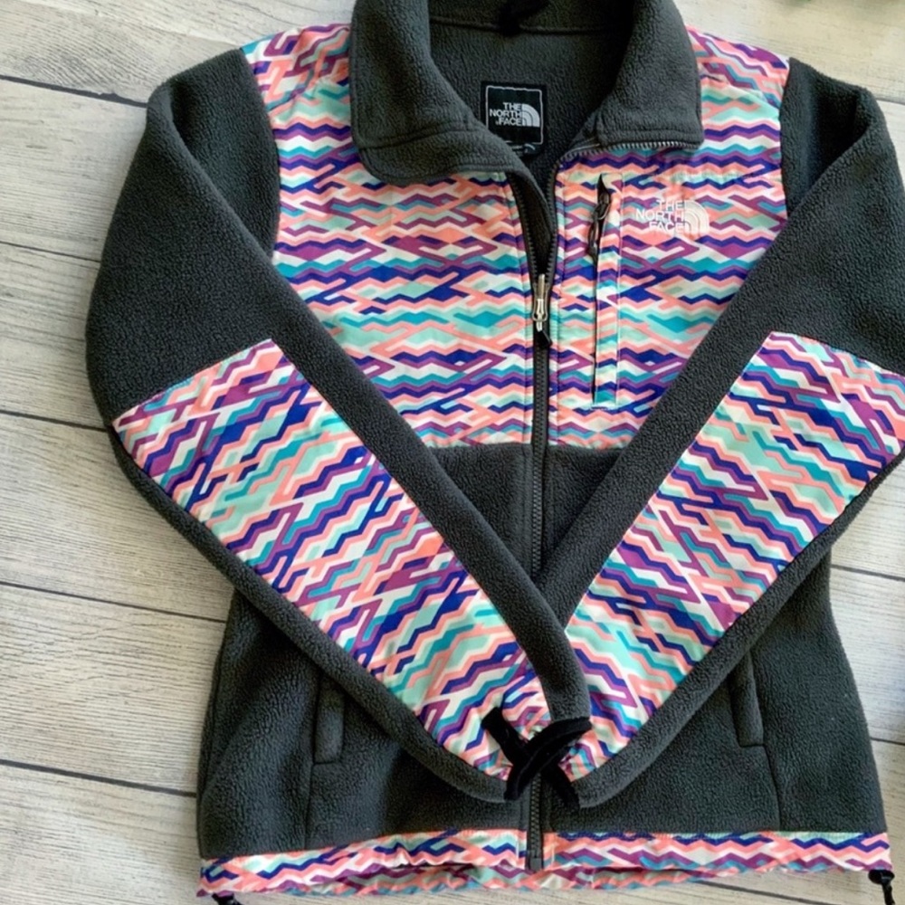 The North Face Limited Edition Chevron Jacket Size Medium - Picture 2 of 9